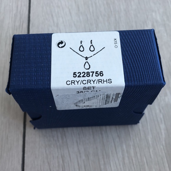 Swarovski Ladies Necklace and Earring Set. - Picture 2 of 2